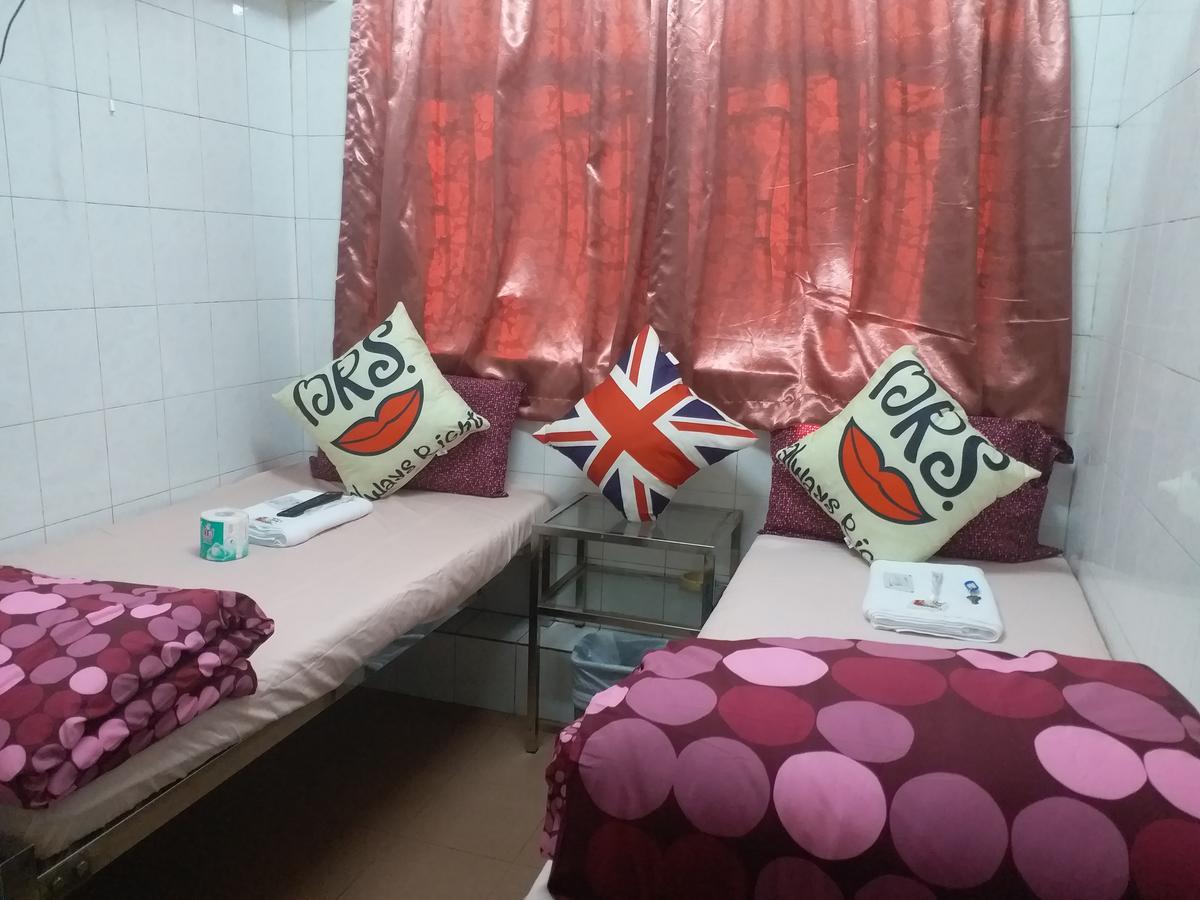 Pay-Less A2 Hotel Хонконг Екстериор снимка