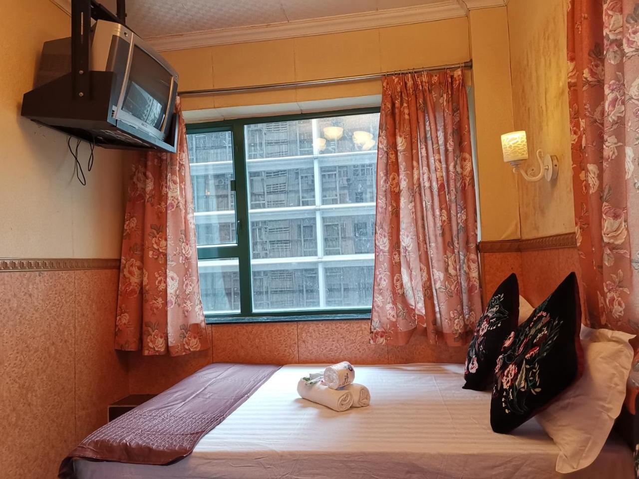 Pay-Less A2 Hotel Хонконг Екстериор снимка
