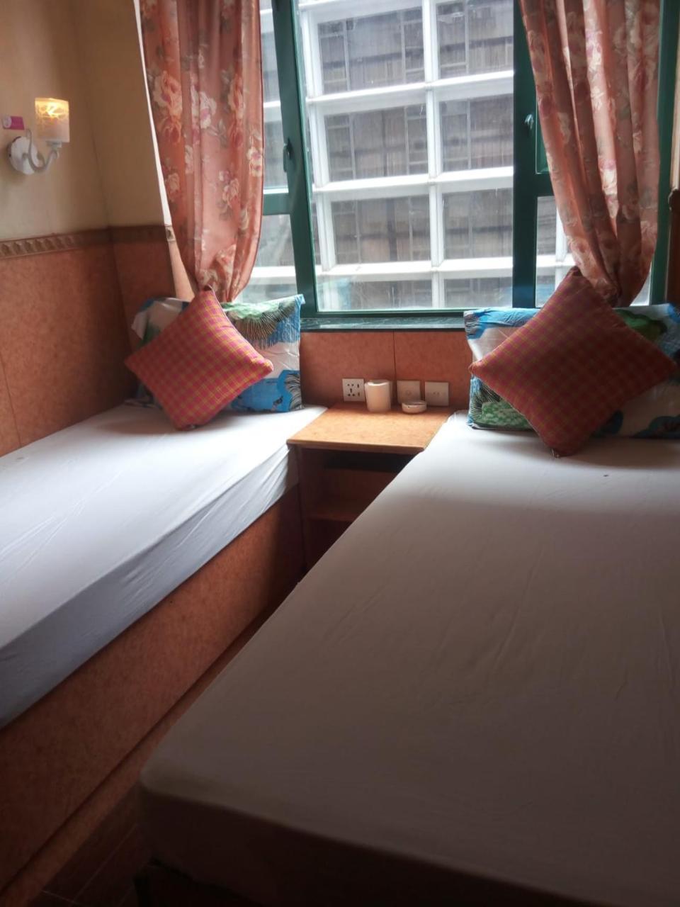 Pay-Less A2 Hotel Хонконг Екстериор снимка