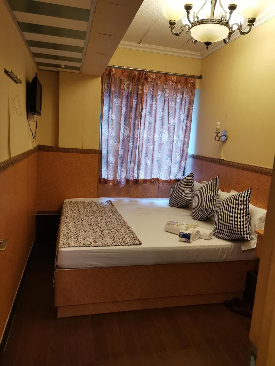 Pay-Less A2 Hotel Хонконг Екстериор снимка